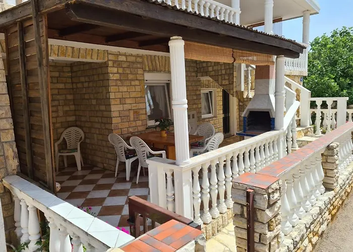 Tuka Near The شقة فير